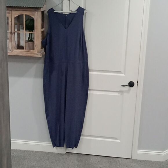 Athleta Brooklyn textured jumpsuit  in medieval Violet. Inseam 27" size 26 NWT - Picture 5 of 6